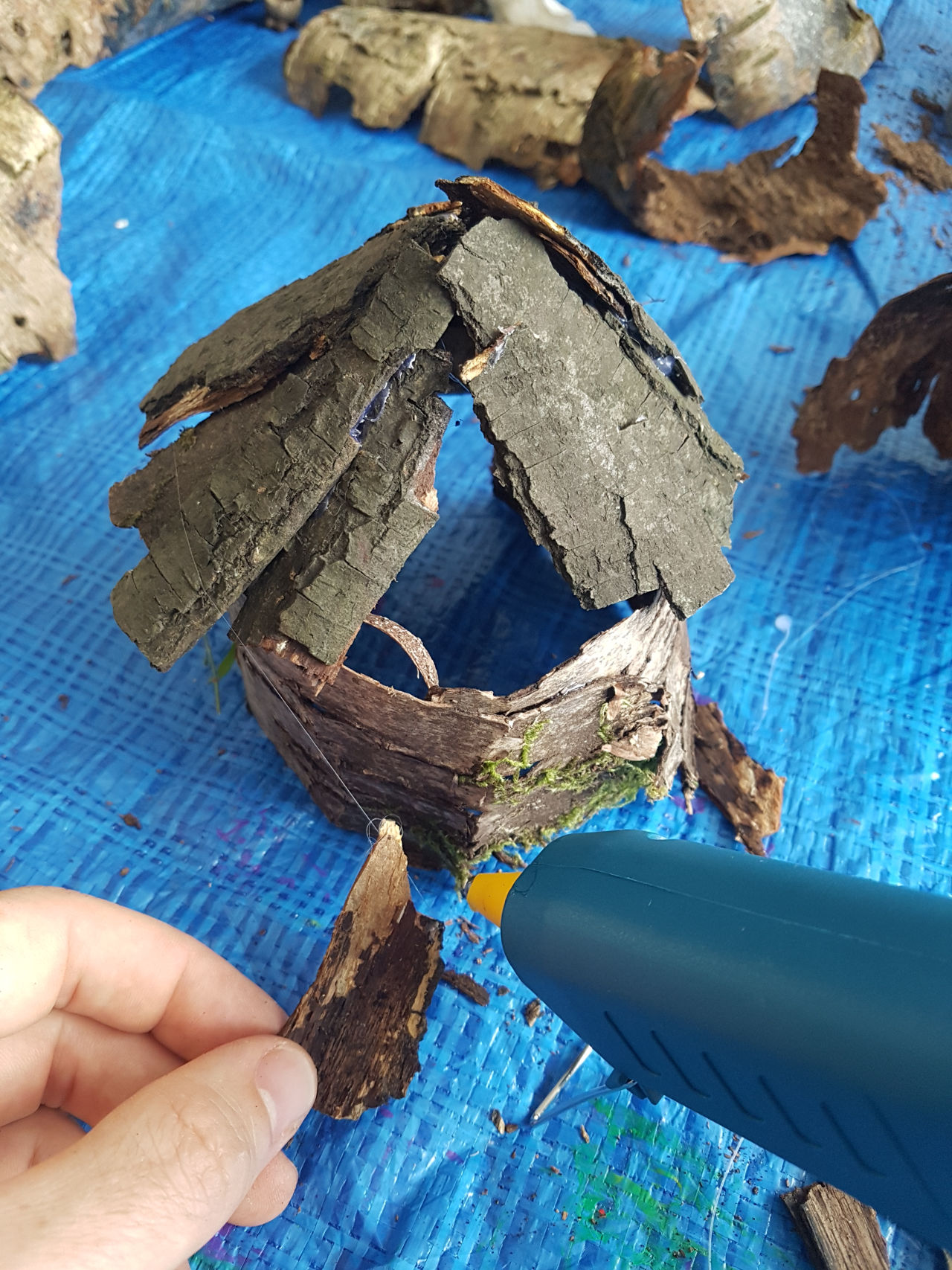 Glueing the roof - how to make a fairy house - dynamic dad